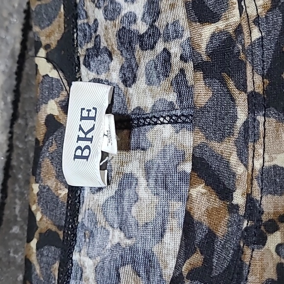 BKE RAGLAN SLEEVE LEOPARD PRINT FRONT TIE SHIRT - Picture 2 of 11